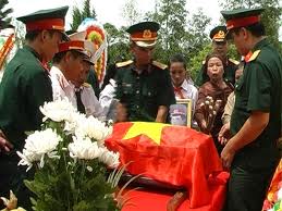 ພິທີໄຫວ້ອາໄລ,ປົງອັດຖິທະຫານອາສາສະໝັກແລະນັກຊ່ຽວຊານຫວຽດນາມທີ່ເສຍສະຫຼະຊີວິດຢູ່ລາວ